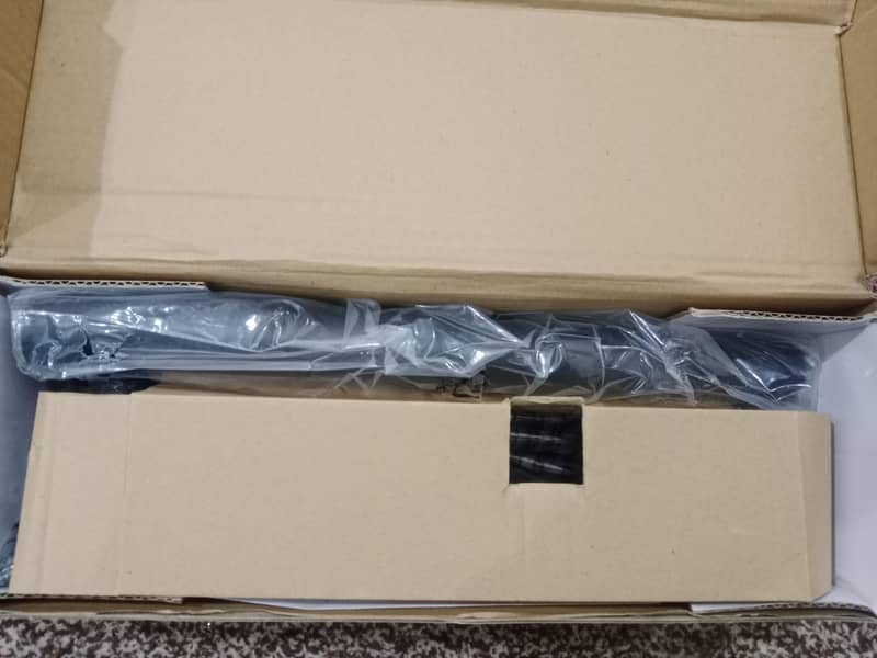 Monitor Desk amount 1