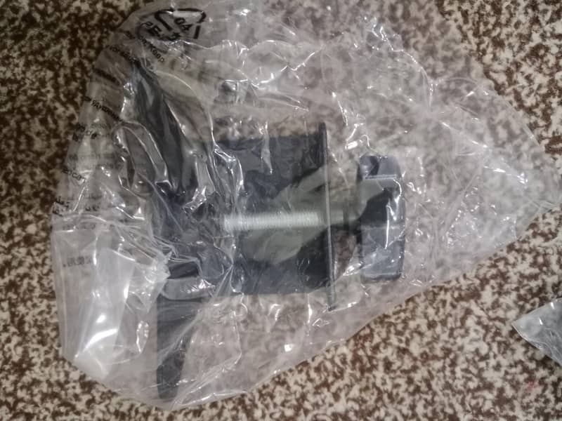 Monitor Desk amount 8