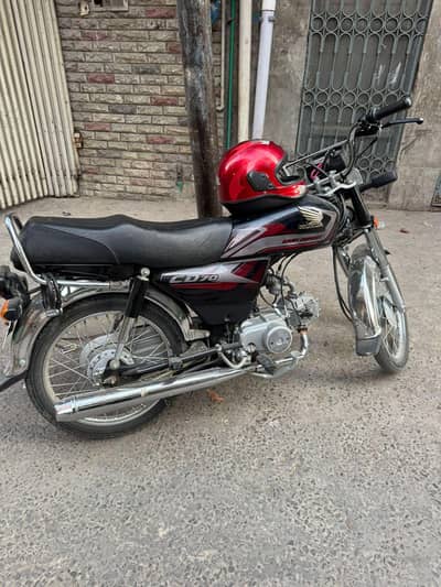 CD70 2025 MODEL ONLY 4972 KM ,SINGLE HAND