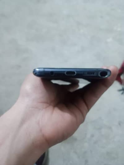 patch fone hai 8 128 pnl chng but touch break hai  chlta ok hi