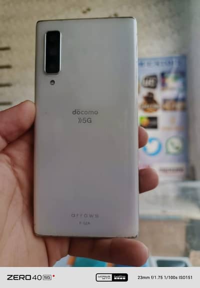 Arrows Doccomo 5g  8/128  12000