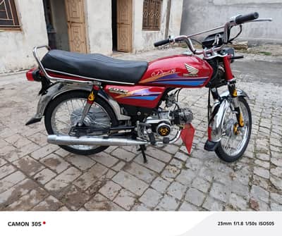 the antique Honda cd 70 06 model bike for sale