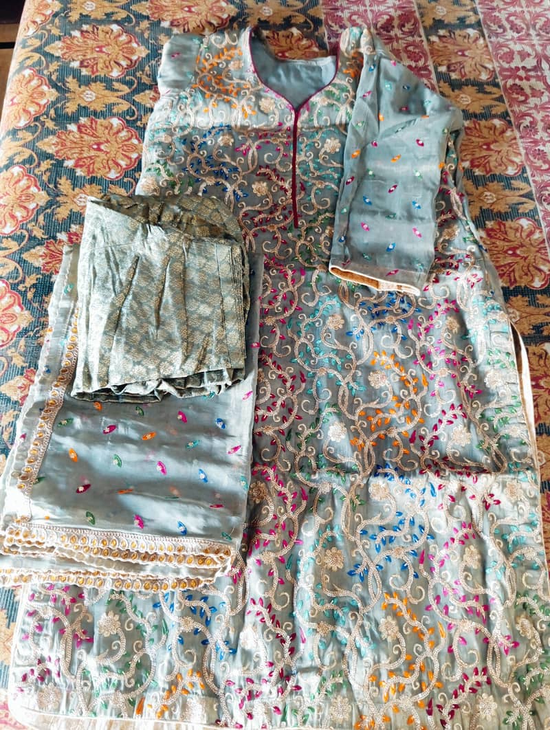 Preloved dresses 0