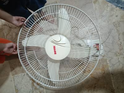 royal bracket fan