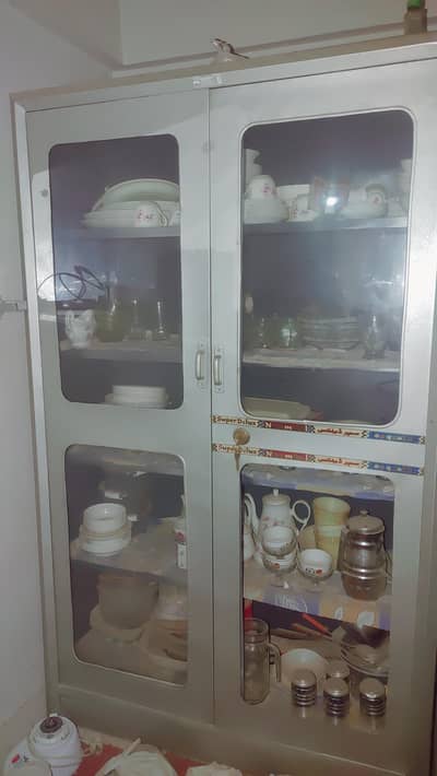 Steel Showcase – Ek Glass Missing – Good Condition