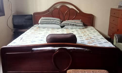 used Furniture of sheesham wood for sale, different prices