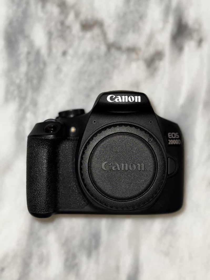 Canon EOS 2000D 1