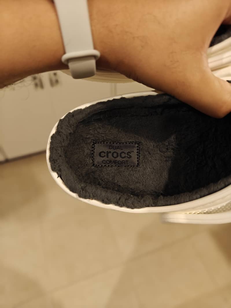Crocs Classic Lined (mint condition) 2