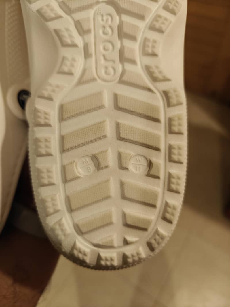 Crocs Classic Lined (mint condition) 4