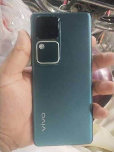 Vivo V30