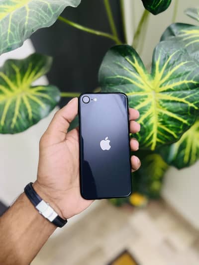 IPHONE SE 2020 64 GB PTA APPROVED