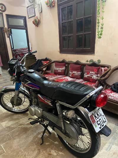 Unique 125cc motorcycle