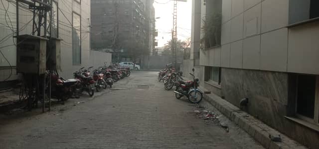 10 Marla Commercial Building for Sale | Davis Road Lahore
