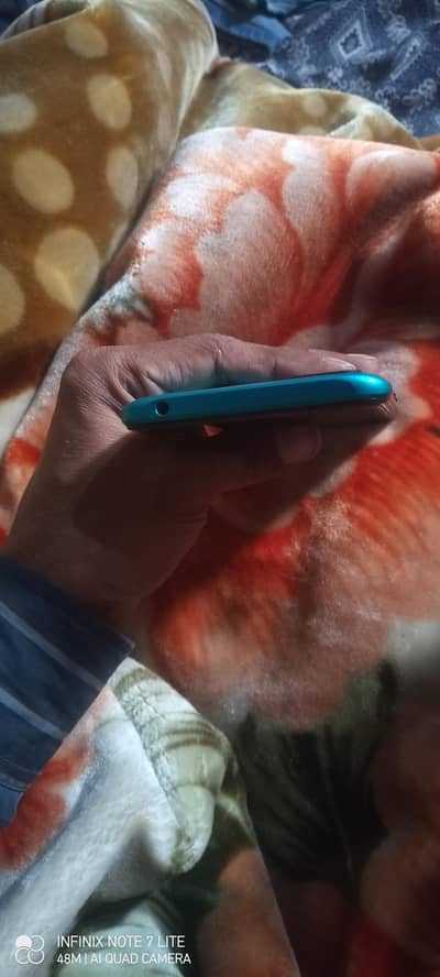 Redmi 9c 4+2 128 Gb Box sath ha  charger ni ha khrab ho gya tha