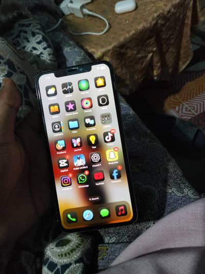 iphone xs max 256 GB. jv 03406774337