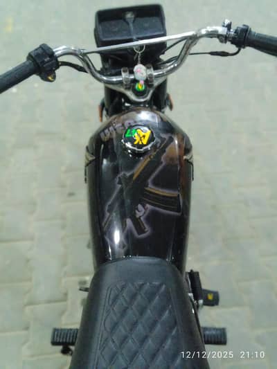 New condition bike 10 bye 10 engine ok