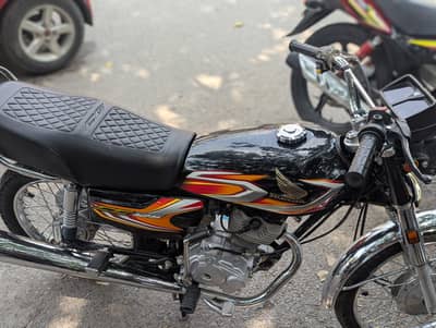 Honda CG 125 2021/22  [Free: New Chrome Silencer + Back Bracket}