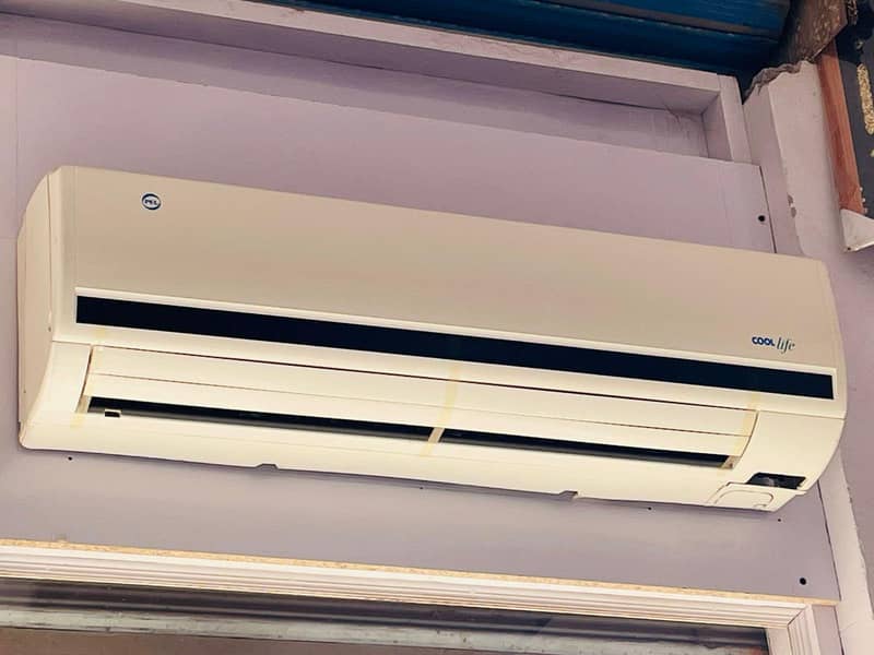 AC Split Type Air Conditioner 0