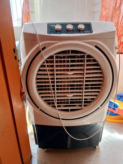 SUPER ASIA ROOM COOLER with 6 ice pack bottles . . . 8 months used