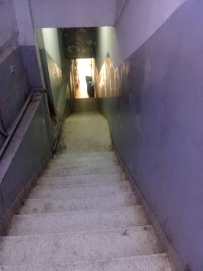 main Tariq road 3 bad DD no lift no parking 2nd floors