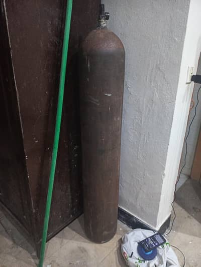 oxygen cylinder