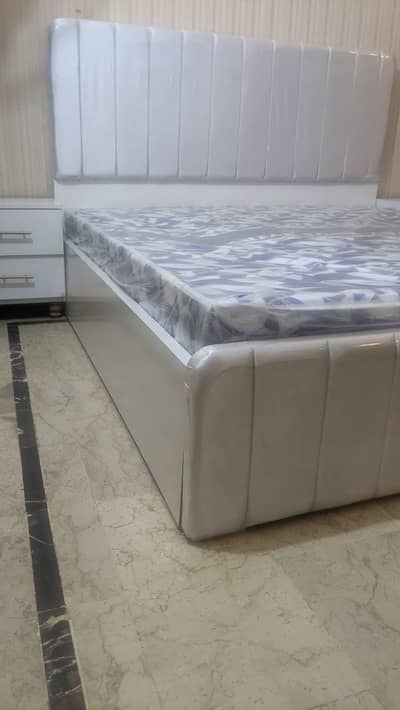 bed or 2 side table for sell
