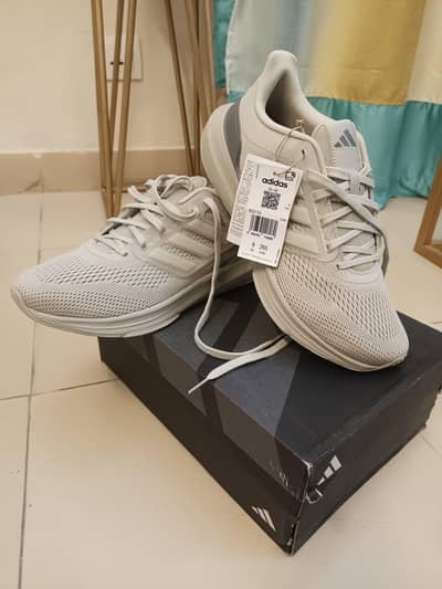 brand new Adidas ultra bounce 43 size