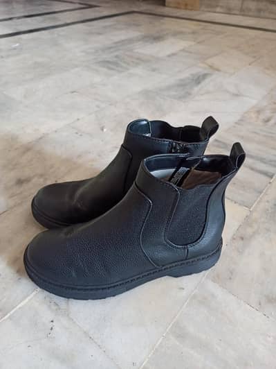 Stylish Black Chelsea Boots – Size 5 – Great Condition