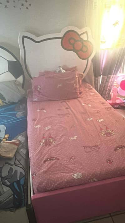Hello kitty bed without mattress and dressing