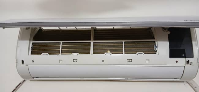 Haier 1 ton dc invtr with warnty card