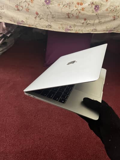 MacBook Air M1 2020 – 8GB / 256GB – 13.3" – Silver – 85% Battery