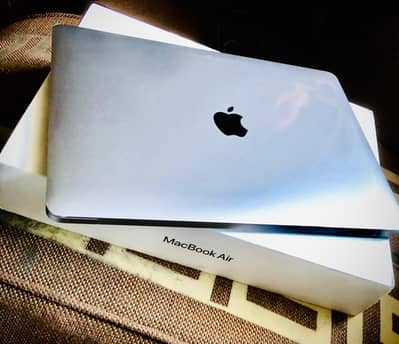 Macbook Air 2020 model 8 gb ram 256 SSD