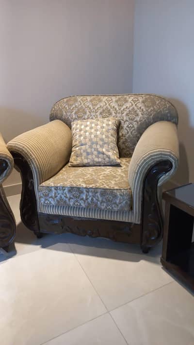 Elegant Sofa Set with 3 Tables – Like New Condition