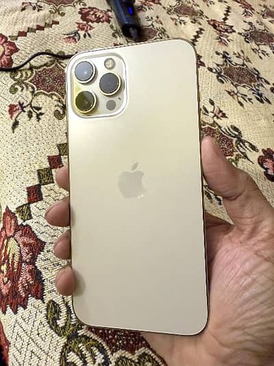 Apple I phone 128 GB memory water pack