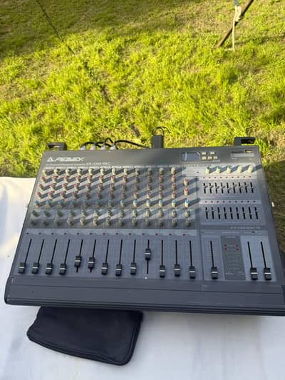 Peavey XR 1200D Imported Power Mixer (Army Officer Used)