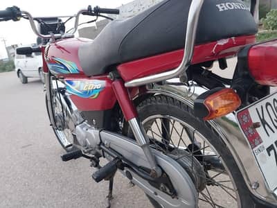 Honda CD 70, 2024 model Karachi number//03480621430 call me WhatsApp