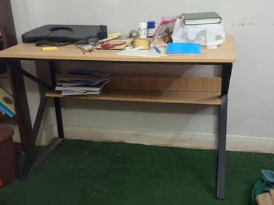 A Study Table like new