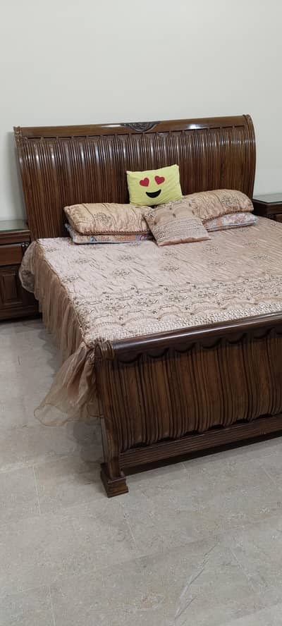 wooden king size bed