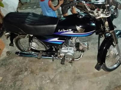 Honda CD 70 bike urgent sale /call me WhatsApp 03072587001