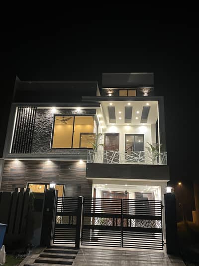 FACING PARK BRAND NEW HOUSE 5 MARLA AVAILABLE FOR SALE IN BAHRIA ORCHARD LAHORE