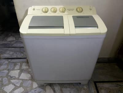 Kenwood KWM-1010SA Twin Tub Washing Machine.