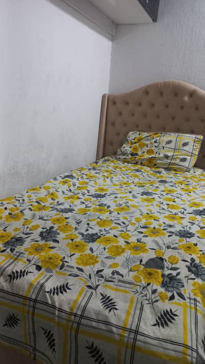 Full size  Single bed with mettress