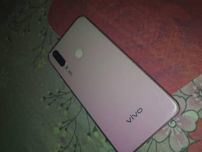 Urgent sell vivo y17 8 ram 256 rom/ph: 03190970837