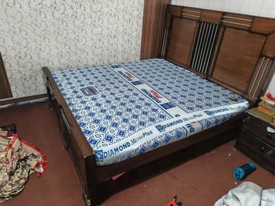 Solid Wooden Bed with Diamond Metro Plus Mattress for Sale