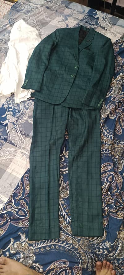 pant Cort and white shart