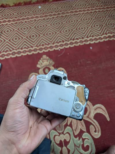 canon 200d with 2 Lens and 2 battries Urgent Need