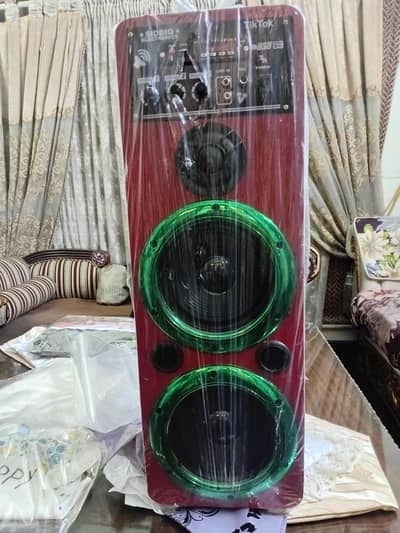speaker for sale  new condition  awaz bot achi hn