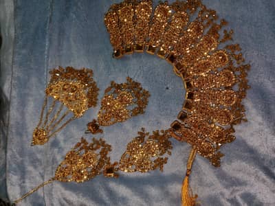 Golden bridal jewellery set