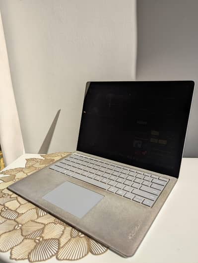 Microsoft Surface Laptop 2 i5-8th gen (8/256)