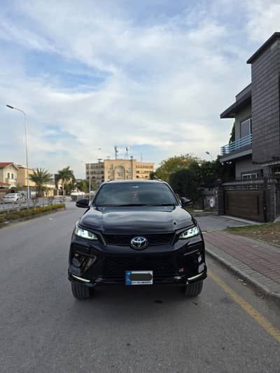 Toyota Fortuner GR-S